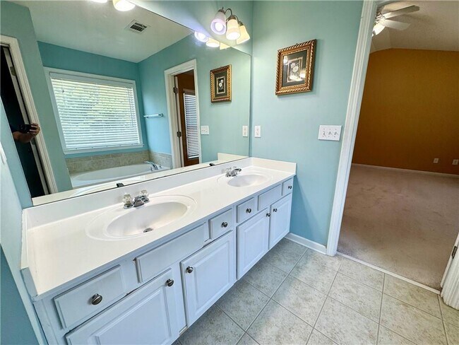 Building Photo - 8965 Friarbridge Dr