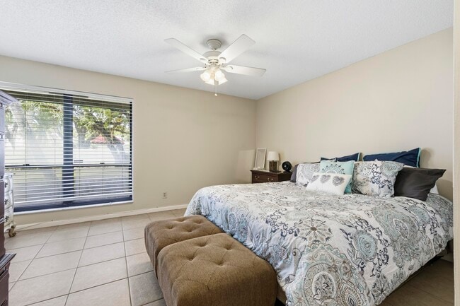 Building Photo - 15 Lexington Ln E