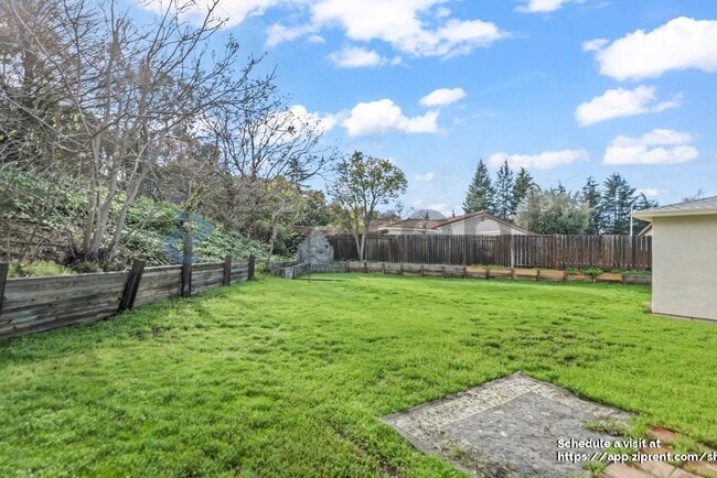 Building Photo - 808 Tremont Ct