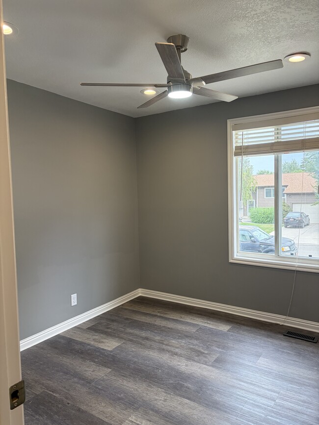 Building Photo - 3212 Hollyhock Hill