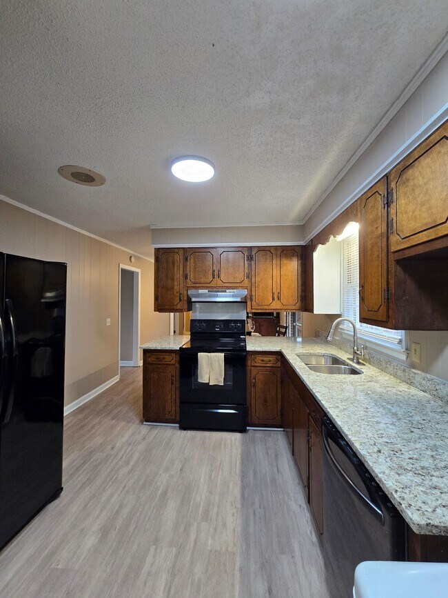 Building Photo - 1565 Jefferson Rd