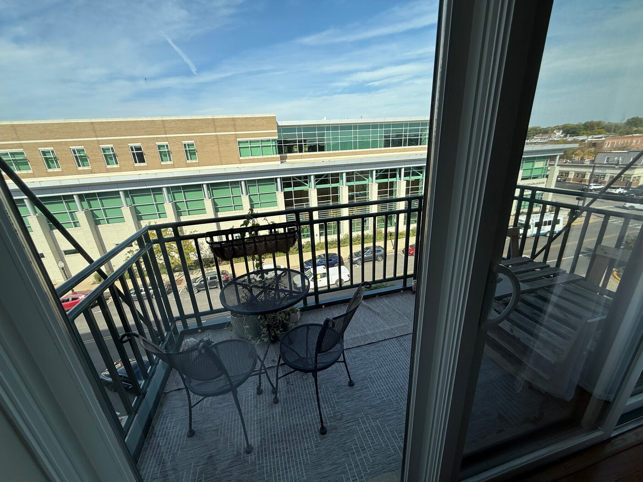 Building Photo - 140 S River St