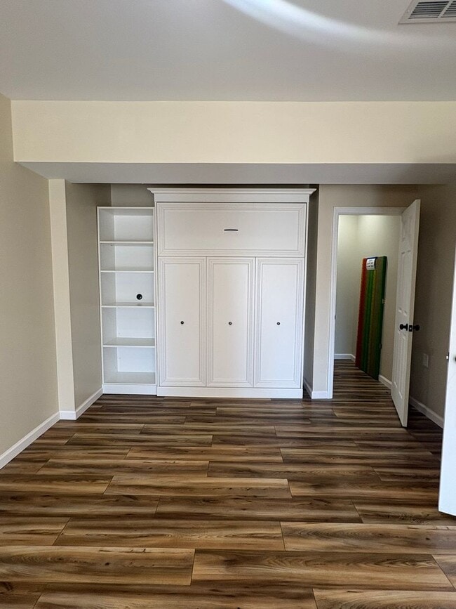 Building Photo - 4 Bedroom 3 Bath House