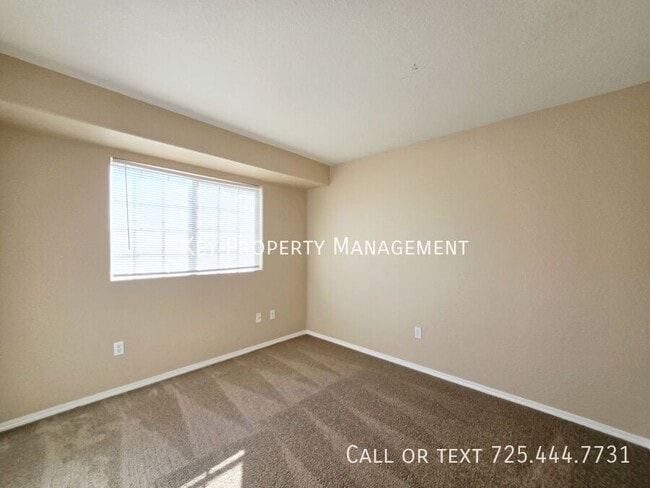 Building Photo - 3 BEDROOM/2 BATH CONDO IN THE NORTHEAST W/...