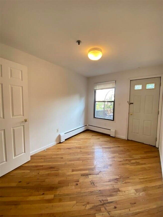 Building Photo - 409 1st St