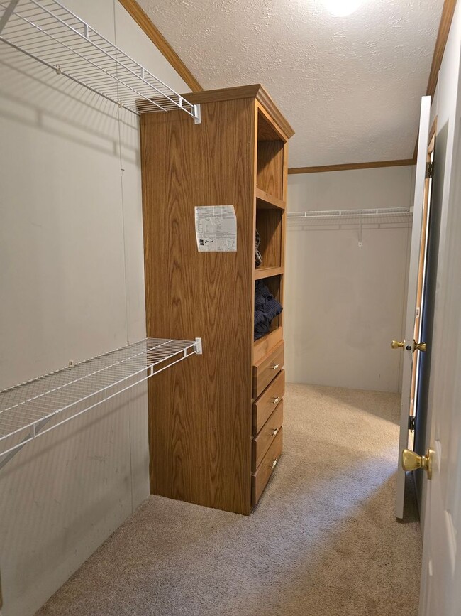 Building Photo - NEW LISTING!!!!!