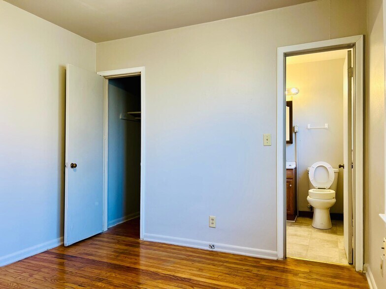 Building Photo - 2118 23rd St