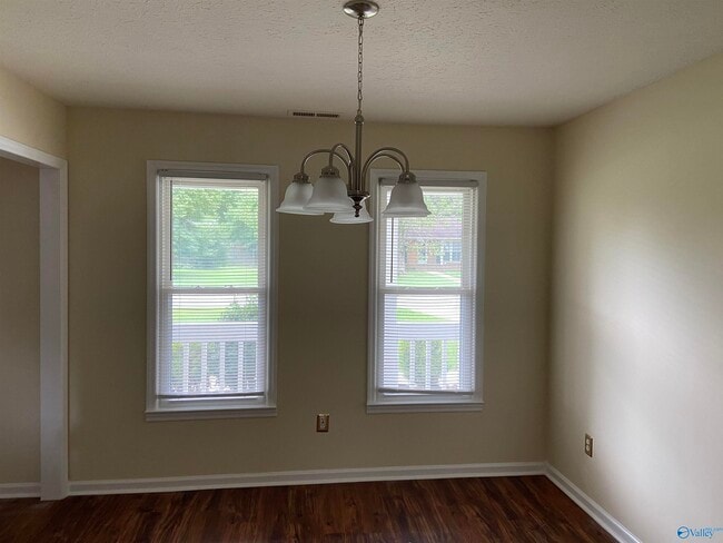 Building Photo - 402 Crutcher Cir