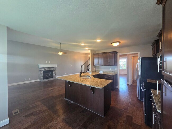 Building Photo - Executive 3 Bed 2.5 Bath with Bonus Home