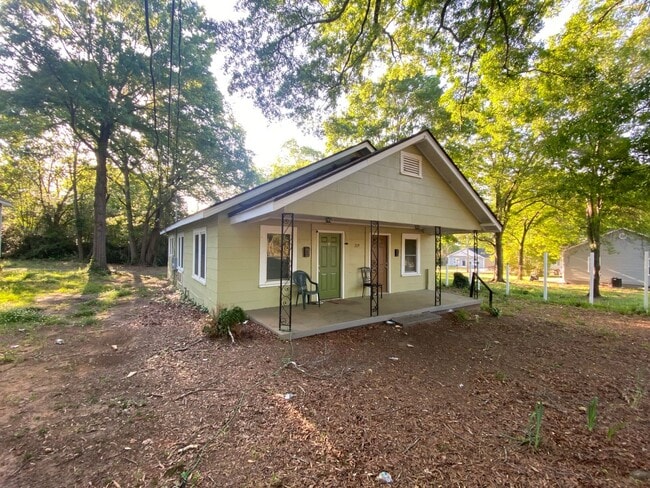 Building Photo - 1/1 duplex in shelby, nc
