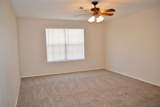 Building Photo - Beautiful, remodeled 3 bedroom 2 bath in C...