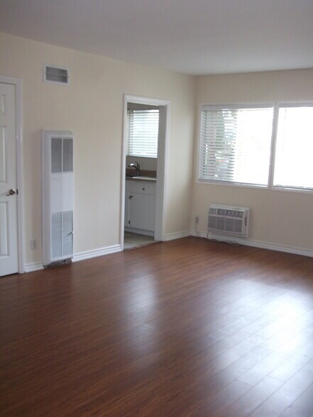 Living Area/Kitchen Entrance - Park Seville