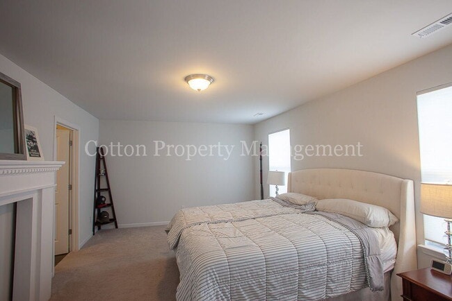 Building Photo - 142 Presley Ln