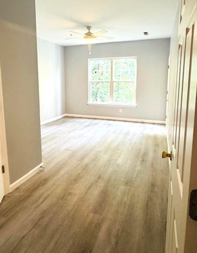 Building Photo - CORNERSTONE ~ RENOVATED CONDO ~ 2 BED, 2 B...