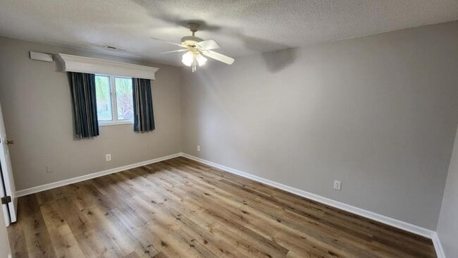 Building Photo - 203 Double Eagle Dr