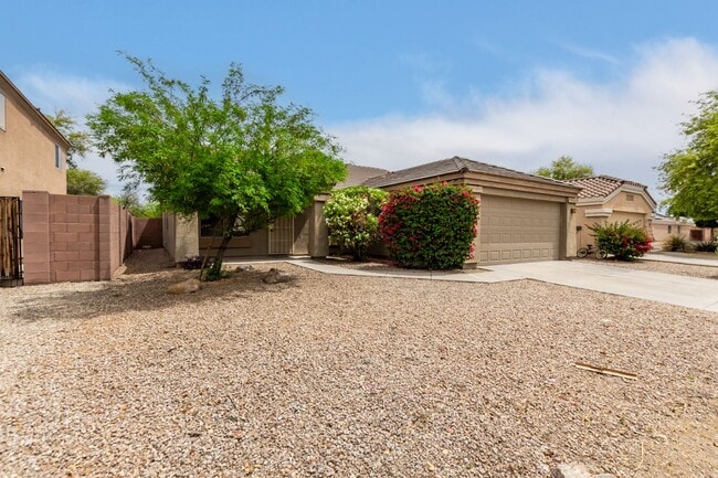 Building Photo - Single-Story 3 Bedroom Home in Rancho El Mirage