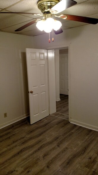 Building Photo - 121 College St