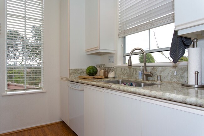 Building Photo - 3621 Bernwood Pl