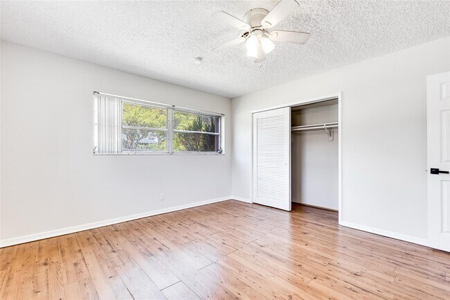 Building Photo - 3460 NE 28th Ave