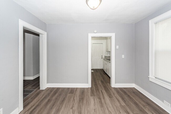 Building Photo - 2620 Woodlawn Ave