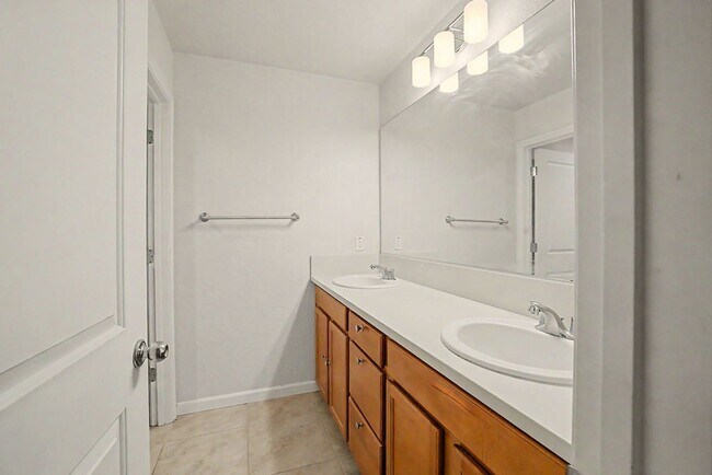 Building Photo - 15137 Breckinridge Ave