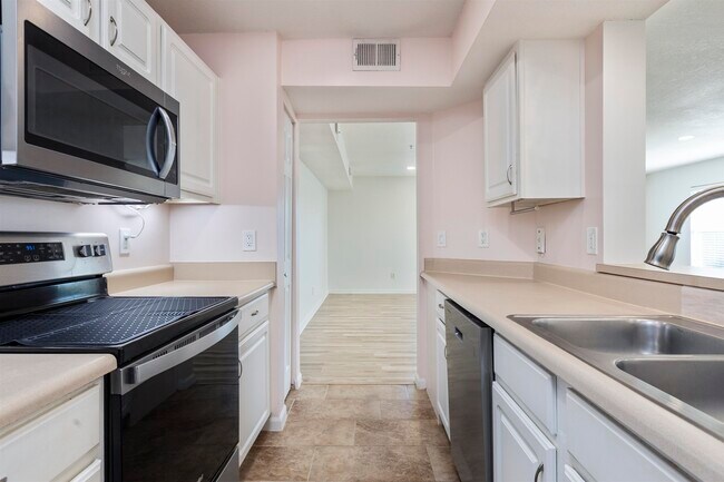 Building Photo - 206 16th St