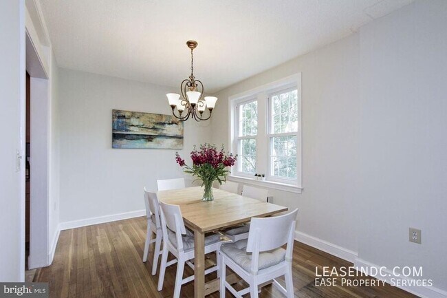 Building Photo - 3051 Idaho Ave NW