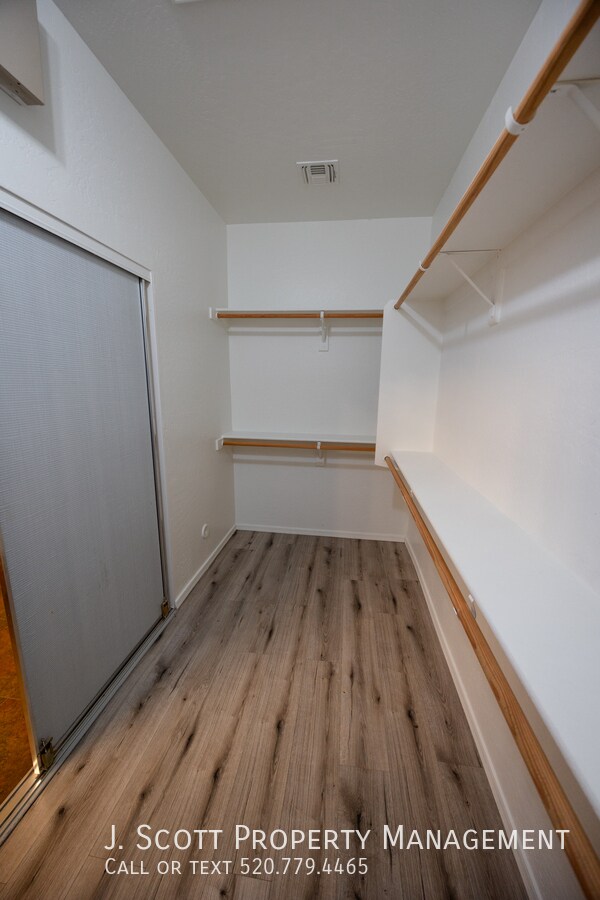 Building Photo - 3312 E Bluebird Pl