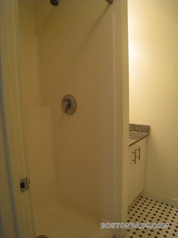 Building Photo - 461 Park Dr