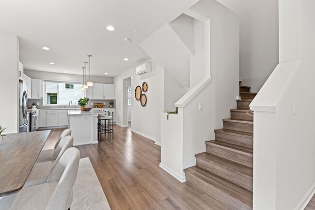 Building Photo - Like-New 4BR Corner Home w/ A/C, 2-Car Garage & Bonus Room