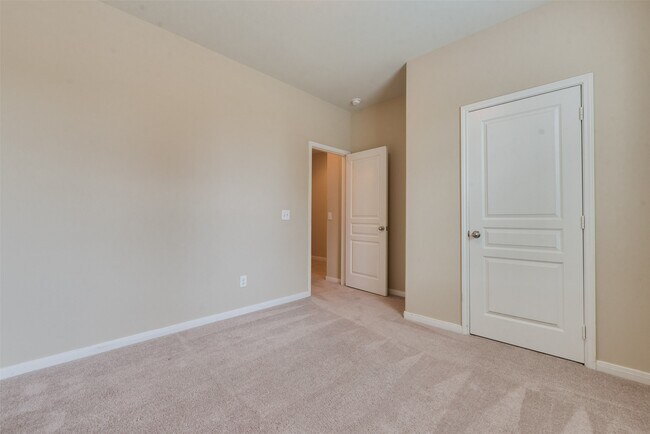 Building Photo - 8127 Running Brook Ln