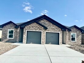 Building Photo - 1006 Escondido Ln E