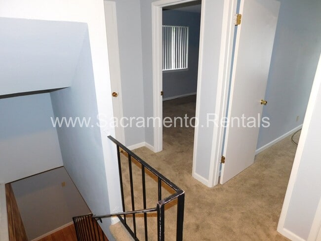 Building Photo - Spacious 2bd/1ba Foothill Farms Area Condo
