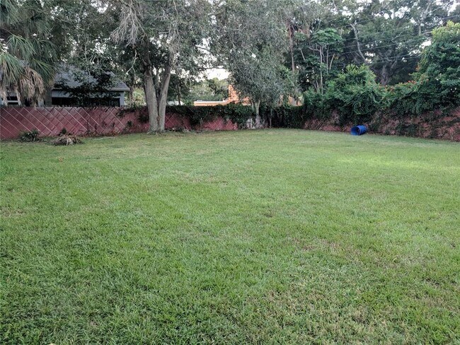 Building Photo - 2446 Fairway Ave S