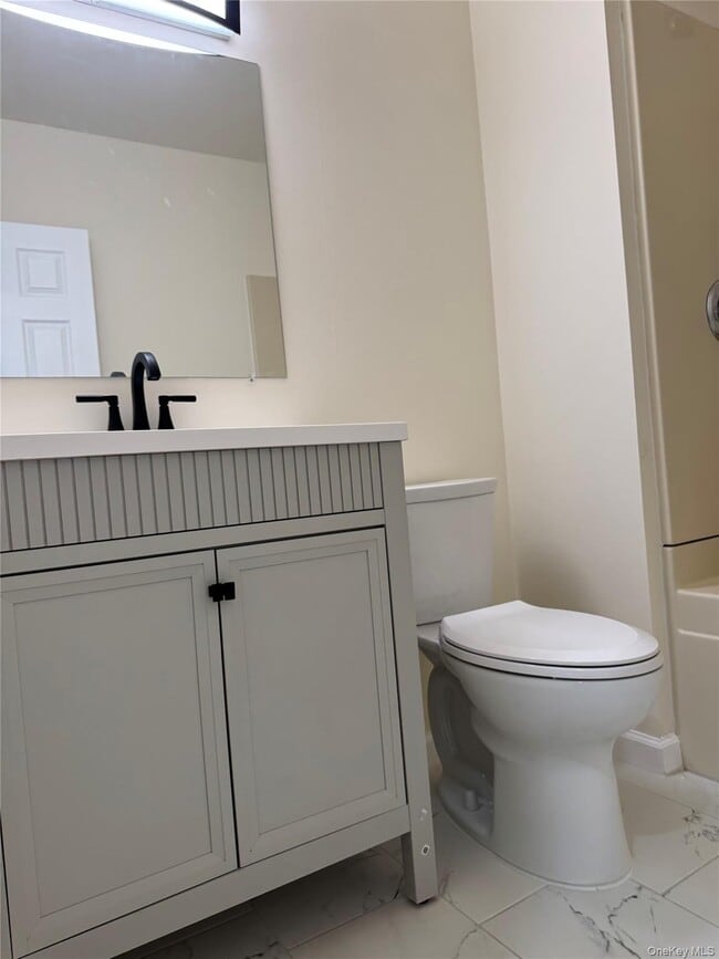 Building Photo - 167 Main St