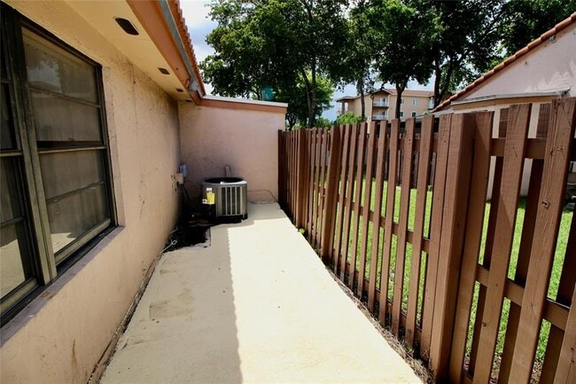 Building Photo - 17034 NW 66th Ct