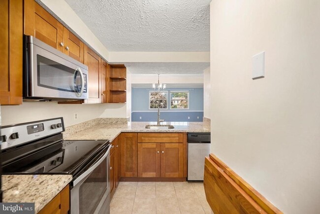 Building Photo - 8439 Lazy Creek Ct