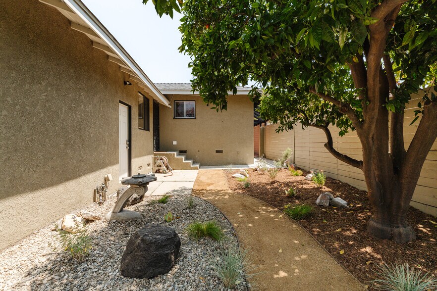 Building Photo - 3551 W Ave 42