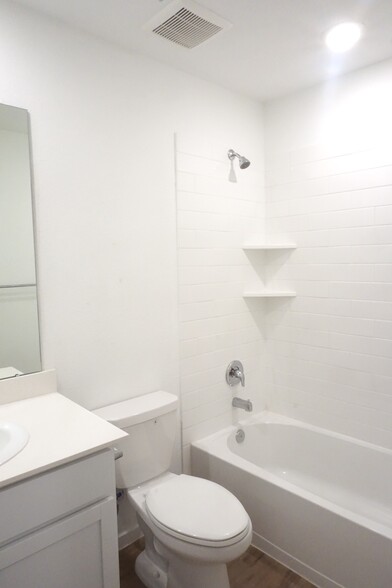 Building Photo - 5123 Sunvalley Bend Dr
