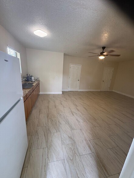 Building Photo - 3000 W Lake Mary Blvd