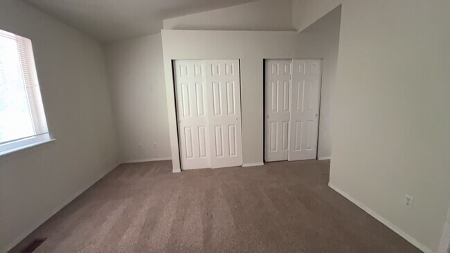 Building Photo - 3 Bedroom, 2 Bathroom Duplex in North Gig Harbor