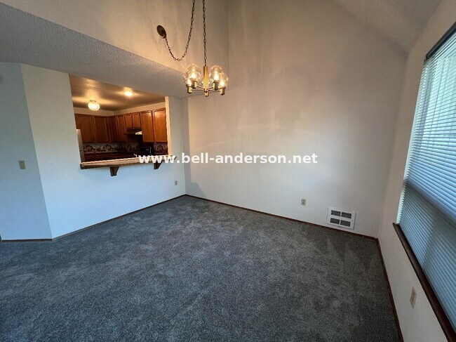 Building Photo - 2 Bedroom, 2 bath condo