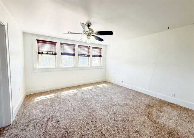 Building Photo - 1741 W Park Pl