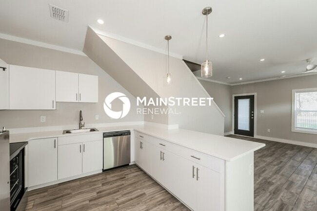 Building Photo - 3 Bedroom Pet-Friendly Home in Dallas, TX with Main Street Renewal