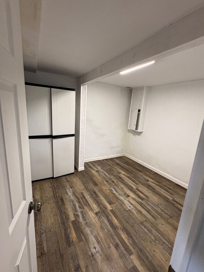 Building Photo - Just Minutes From Town