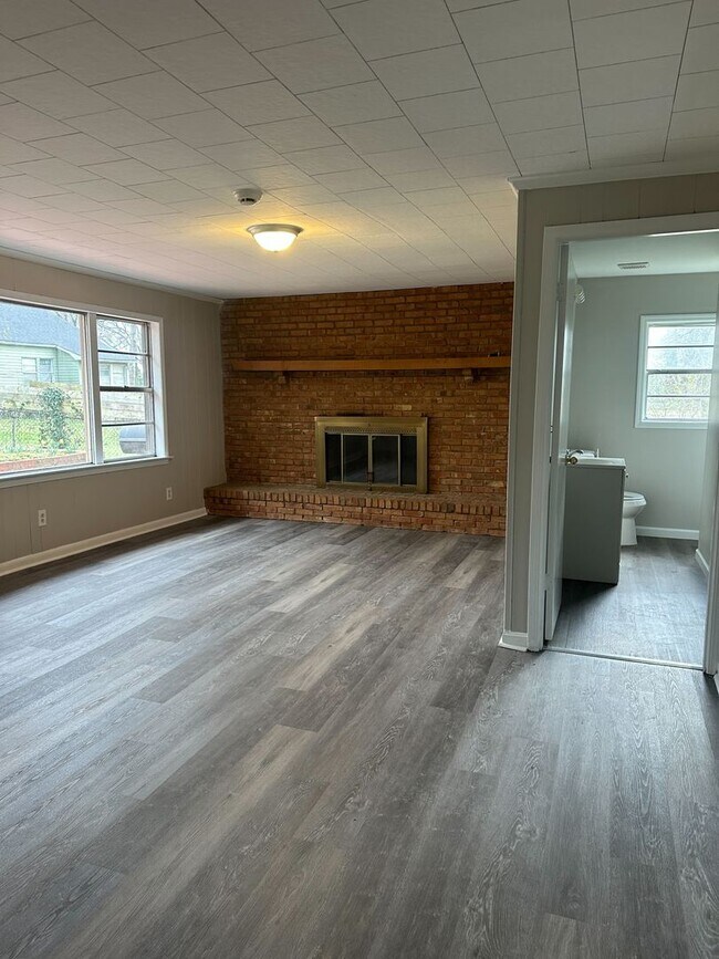 Building Photo - Spacious 3BR/2BA with Cozy Fireplace & Bright Living