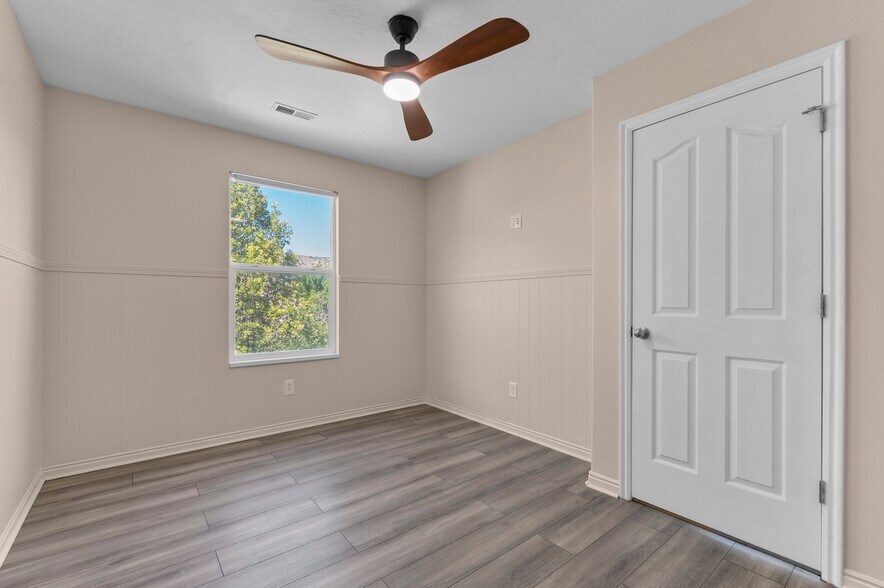Building Photo - 4054 E Mohican Dr