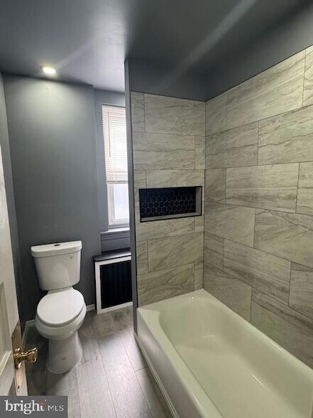 Building Photo - 6422 N Lambert St