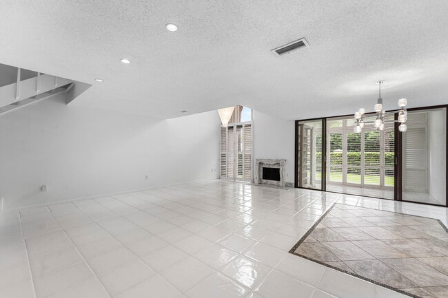 Building Photo - 3908 S Ocean Blvd