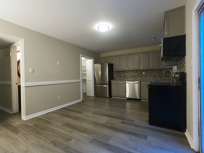 Building Photo - 2611 Chancer Dr